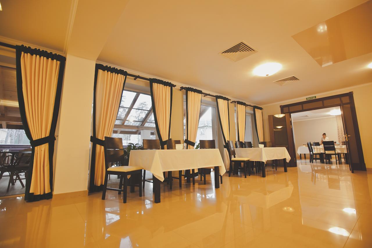 Viktoria Park Hotel Bucha Exterior photo
