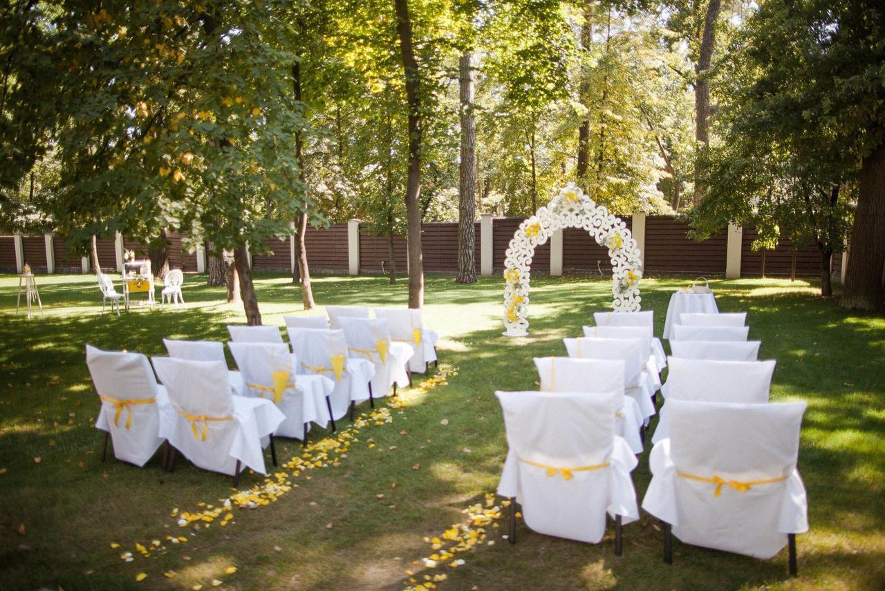 Viktoria Park Hotel Bucha Exterior photo
