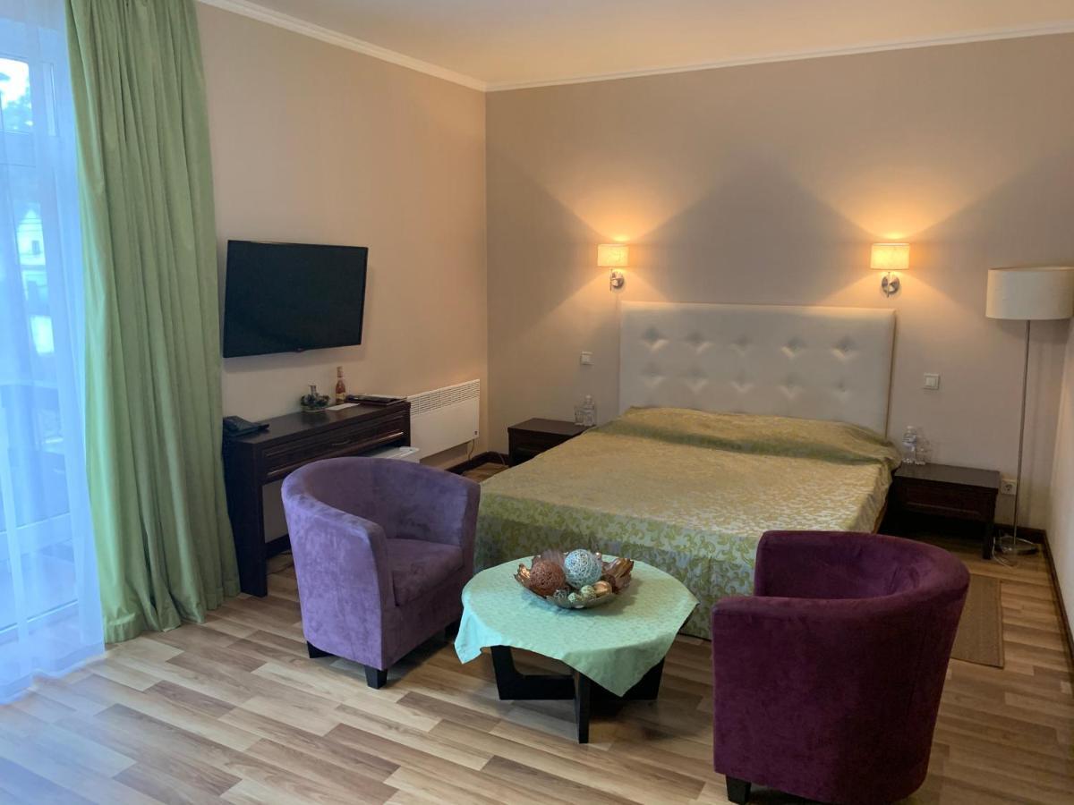 Viktoria Park Hotel Bucha Exterior photo